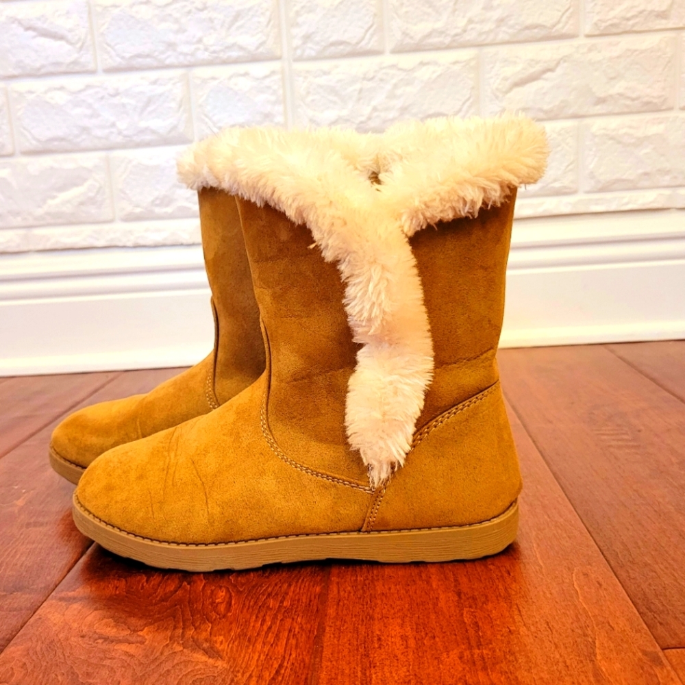 Cat & Jack Shearling Style Girls Boots sz 3